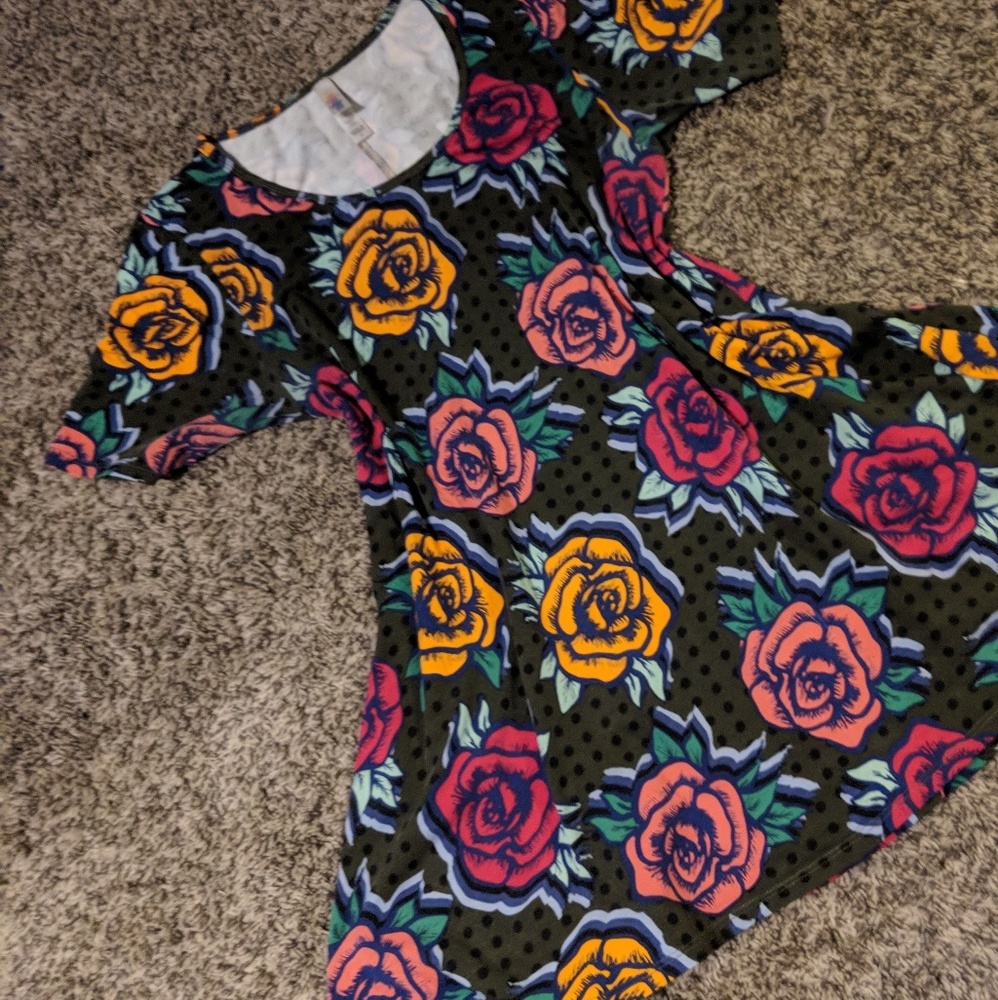 LuLaRoe Rose Perfect Tee